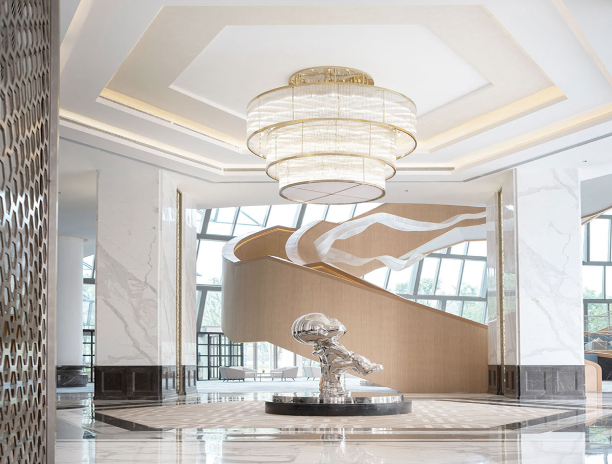 未來(lái)智能風(fēng)格的高端酒店設(shè)計(jì)，將科技與人性化設(shè)計(jì)巧妙融合